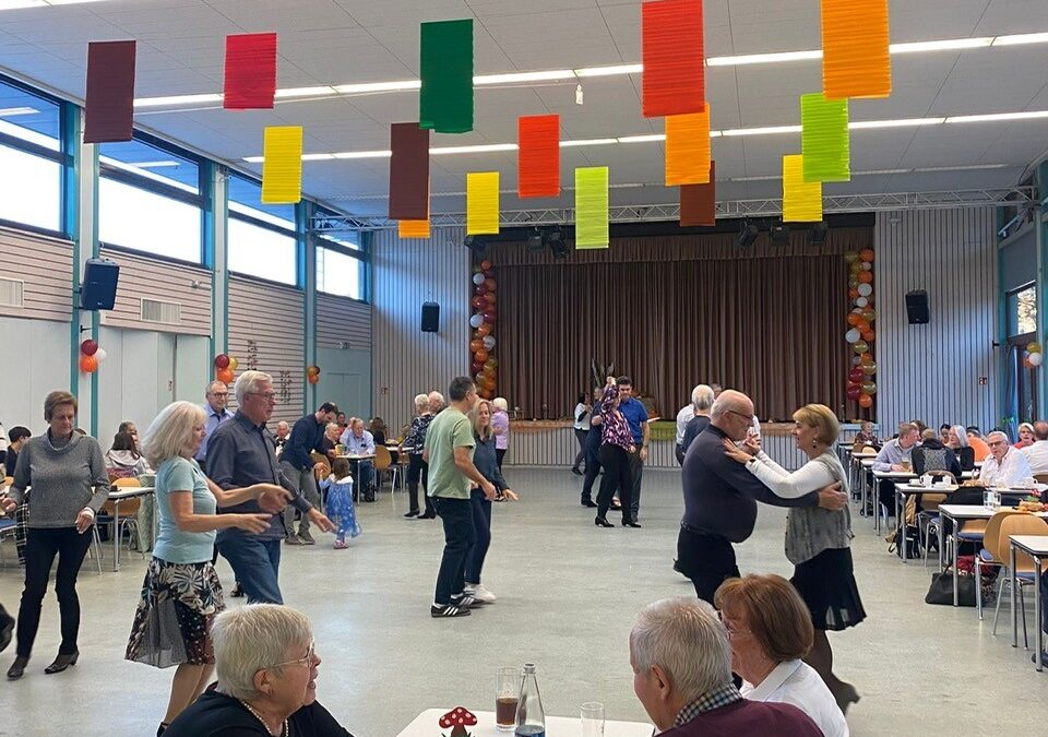 Herbst-Tanztreff beim TVG lockt Tanzbegeisterte aus der Region ins Ginsheimer Bürgerhaus